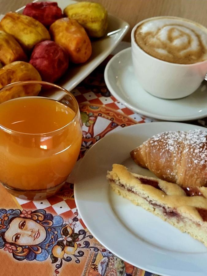 Hotel Federico II Кастільйоне-ді-Сицилія Екстер'єр фото